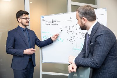 AFB-də iş həyatı