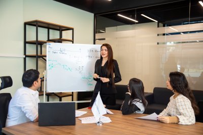 AFB-də iş həyatı