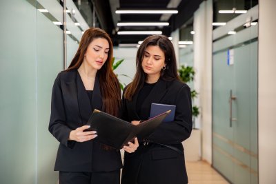 AFB-də iş həyatı